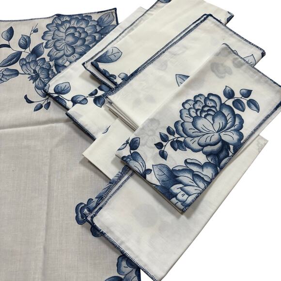 Eight square cotton cloth dinner napkins (8) blue & white formal toile style - Picture 4 of 6